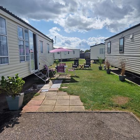 Sunshine Atlas Glamping Retreat Jaywick Sands Exterior photo