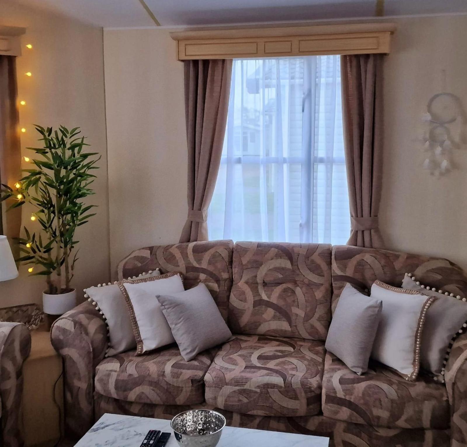 Sunshine Atlas Glamping Retreat Jaywick Sands Exterior photo