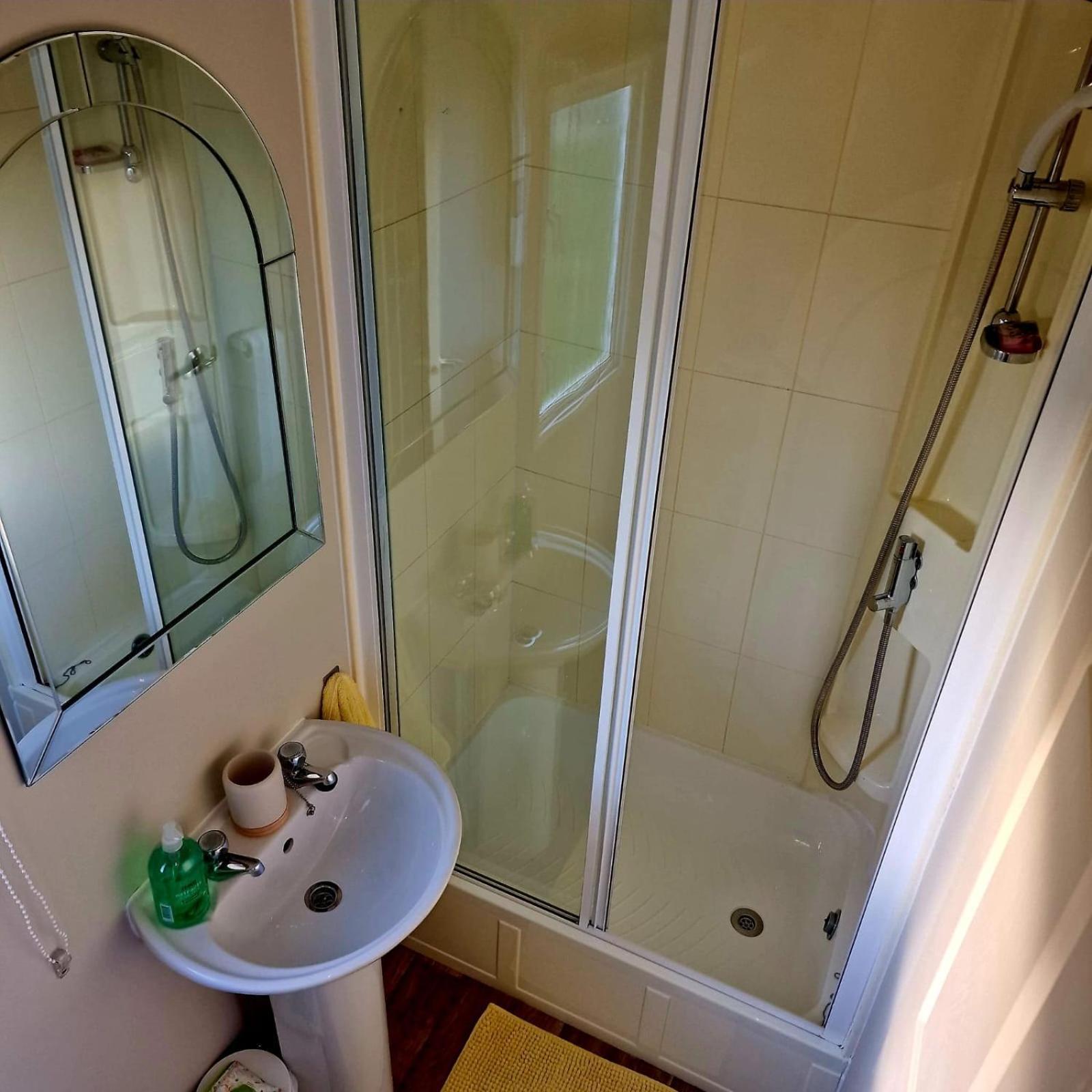Sunshine Atlas Glamping Retreat Jaywick Sands Exterior photo