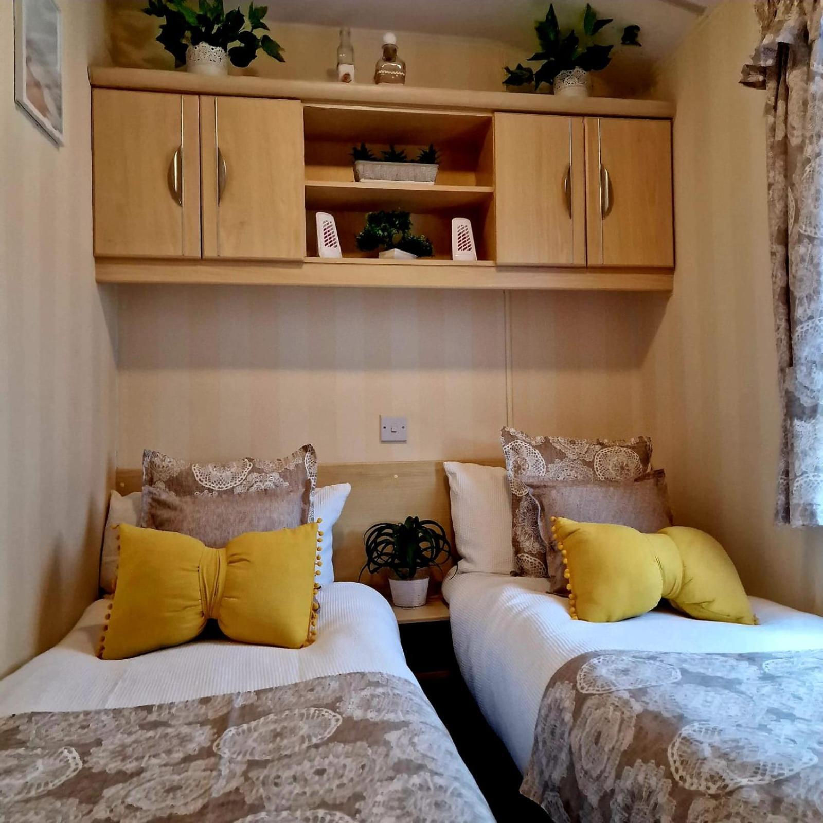 Sunshine Atlas Glamping Retreat Jaywick Sands Exterior photo